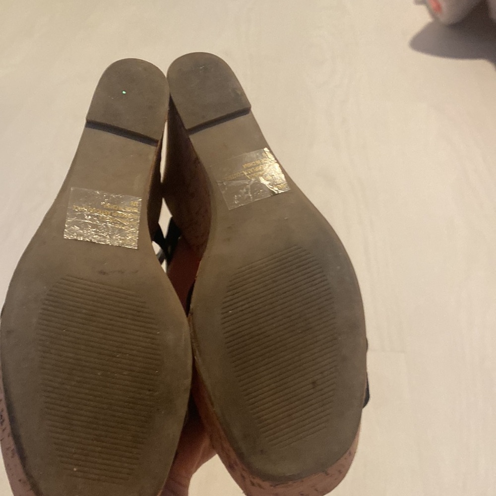 STEVE MADDEN 7M Black Strapped Platform Wedges - Picture 6 of 7